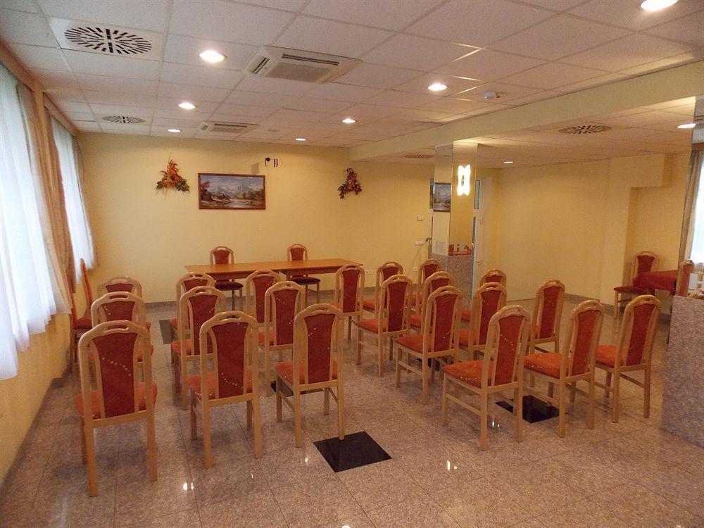 Hotel Zuglo Budapest Facilidades foto